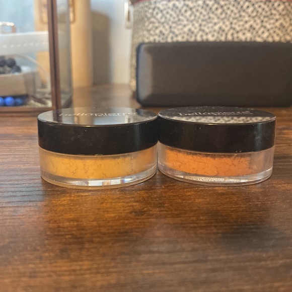 Foundation and blush - Picture 3 of 4